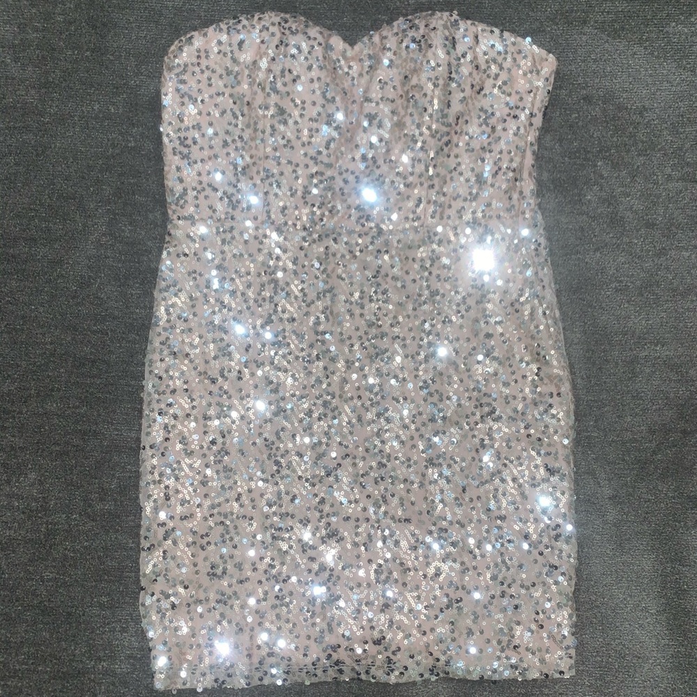 Strapless dress